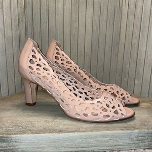 Aquatalia Beige Cut Out Patent Leather Heels Made in Italy 8.5